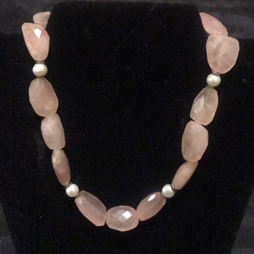 Pink stone with pearls necklace
